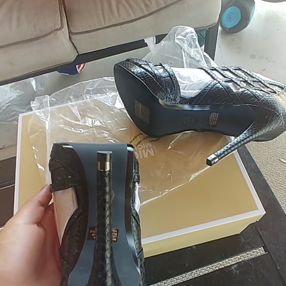 NEW Michael Kors heels - Picture 5 of 8